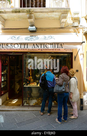 Corso Umberto, Taormina in Sicilia, Italia Foto Stock