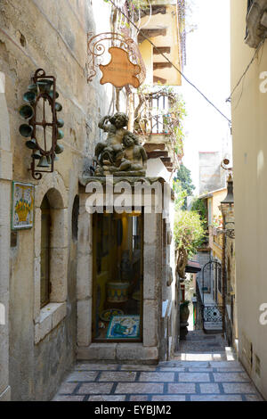 Corso Umberto, Taormina in Sicilia, Italia Foto Stock