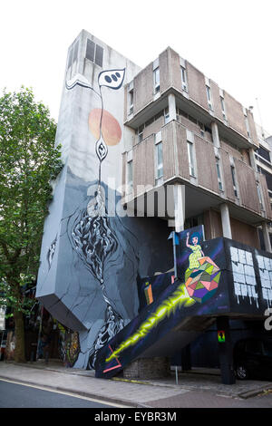 Vedere alcun male 2012 opere d'arte dei graffiti a Bristol, Regno Unito - da Lucy McLauchlan (sinistra) Foto Stock