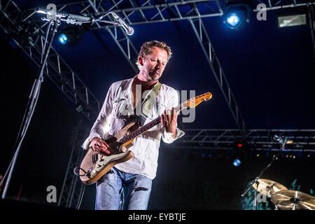 Milano, Italia. 26 luglio, 2015. deus esegue live al carroponte di milano, Italia, il 26 luglio 2015 credit: mairo cinquetti/alamy live news Foto Stock