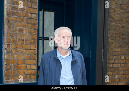 Jeremy Corbyn MP leadership laburista candidato circa per andare in Seven Dials Club per lo Stand Up per Jeremy Corbyn' raccolta fondi. Credito: Prixpics/Alamy Live News Foto Stock