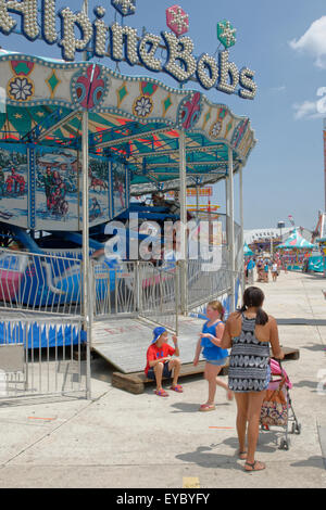 Giro in Bob nella zona fieristica a metà strada. Fiera statale del Delaware, Harrington, Delaware USA. Foto Stock