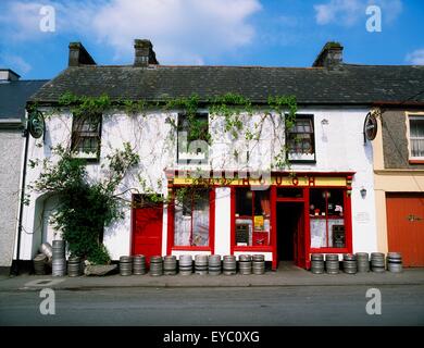 Un pub tradizionale, Banagher, Co Offaly, Irlanda Foto Stock