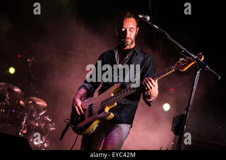 Milano, Italia. 26 Luglio, 2015. dEUS eseguire live al carroponte di Sesto San Giovanni Milano Italia Credito: Roberto Finizio/ Alamy Live News Foto Stock