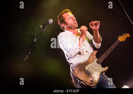 Milano, Italia. 26 Luglio, 2015. dEUS eseguire live al carroponte di Sesto San Giovanni Milano Italia Credito: Roberto Finizio/ Alamy Live News Foto Stock