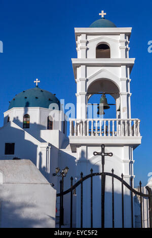 Santorini cupola blu e Campanile, Anastasi Chiesa di Imerovigli Grecia Isole Europa Foto Stock