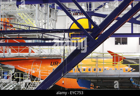 Sofia, Bulgaria - 28 Ottobre 2012: un aereo Lufthansa è stata riparata in Sofia's Lufthansa Technik Hangar vicino all'aeroporto. Foto Stock