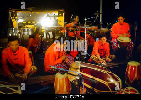 West Java (Sundanese) spettacolo di musica tradizionale. Foto Stock