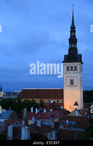 La Chiesa di San Nicola, Niguliste Kirik, vista dal punto di vista Kohtuotsa in Città Alta, Tallinn, Estonia Foto Stock