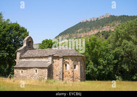 Decimo secolo la chiesa o Église di Saint-Martin de Pinet, Pinet, l'Aveyron, Midi-Pirenei, Francia, Europa Foto Stock