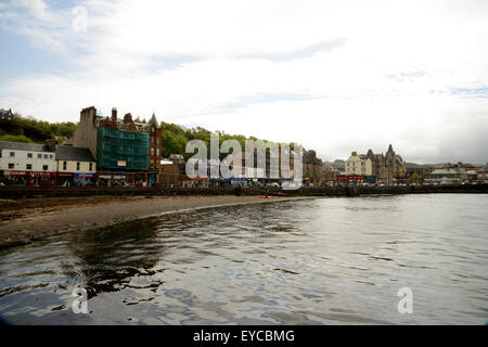 Oban ,Scotland l'acqua davanti con George Street Foto Stock