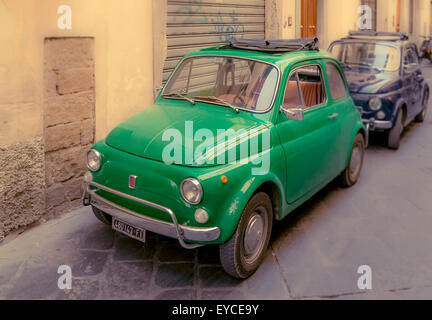 Auto classiche Fiat 500 a Firenze. Italia. Foto Stock