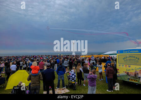 Le frecce rosse per i voli in formazione team effettuando al 2015 Sunderland Airshow Internazionali nel Regno Unito. Foto Stock