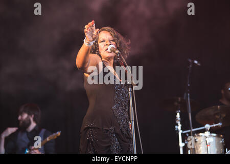 Sheffield, Regno Unito. Xxv Luglio, 2015. Martha Reeves e il Vandellas effettuando in corrispondenza di linee tranviarie Festival, 2015 © Myles Wright/ZUMA filo/Alamy Live News Foto Stock