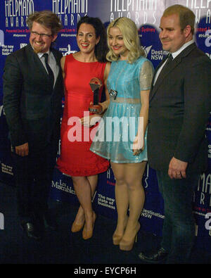 Sydney, Australia. 27 Luglio, 2015. Kate Miller-Heidke, Lally Katz, Ian Grandage e John Sheedy posano con i loro award per il Miglior Nuovo lavoro australiano al Teatro Capitol sulla luglio 27, 2015 a Sydney, in Australia. Credito: MediaServicesAP/Alamy Live News Foto Stock