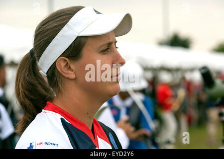 Copenhagen, Danimarca, Luglio 27th, 2015. British archer Nicky Hunt è di concentrare la prima i suoi scatti a nel turno di qualificazione al mondo dei campionati di tiro con l'arco di Copenaghen Foto Stock