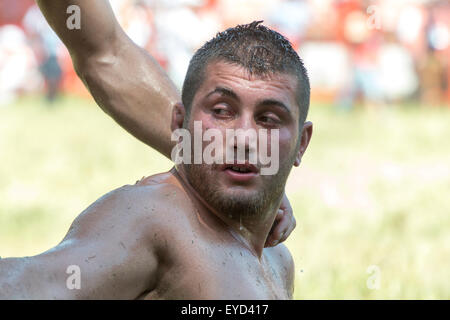 Il lottatore lottatori Kirkpinar olio campionati di wrestling, Edirne, Turchia Foto Stock