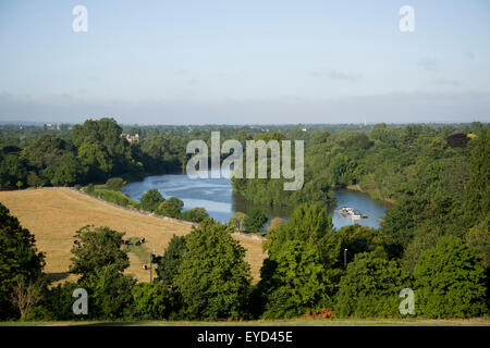 Vista del fiume Tamigi da Richmond Hill, guardando ad ovest. Foto Stock