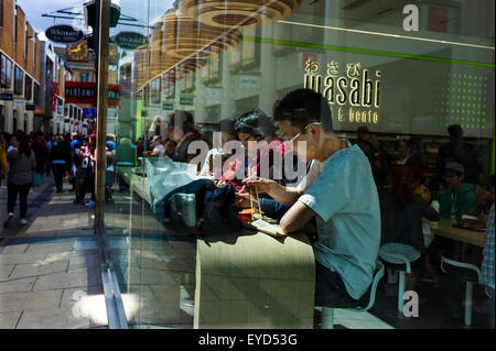 Wasabi ristorante a Cambridge, Inghilterra, Regno Unito. Pranzo in ristorante Wasabi. Luglio 2015 Foto Stock