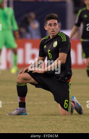 Luglio 19, 2015: Messico centrocampista Hector Herrera (6) si affaccia su durante la CONCACAF Gold Cup 2015 Quarterfinal match tra Costa Rica e Messico a MetLife Stadium di East Rutherford, New Jersey. Il Messico ha vinto 1-0. (Christopher Szagola/Cal Sport Media) Foto Stock