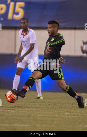 Luglio 19, 2015: Messico centrocampista Jonathan Dos Santos (8) in azione durante la CONCACAF Gold Cup 2015 Quarterfinal match tra Costa Rica e Messico a MetLife Stadium di East Rutherford, New Jersey. Il Messico ha vinto 1-0. (Christopher Szagola/Cal Sport Media) Foto Stock