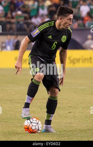 Luglio 19, 2015: Messico centrocampista Hector Herrera (6) in azione durante la CONCACAF Gold Cup 2015 Quarterfinal match tra Costa Rica e Messico a MetLife Stadium di East Rutherford, New Jersey. Il Messico ha vinto 1-0. (Christopher Szagola/Cal Sport Media) Foto Stock