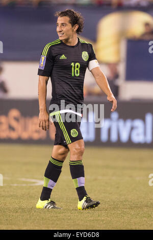 Luglio 19, 2015: Messico centrocampista Andres Guardado (18) si affaccia su durante la CONCACAF Gold Cup 2015 Quarterfinal match tra Costa Rica e Messico a MetLife Stadium di East Rutherford, New Jersey. Il Messico ha vinto 1-0. (Christopher Szagola/Cal Sport Media) Foto Stock