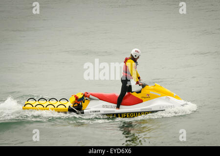 Bagnino RNLI su un wetbike, jetski Foto Stock