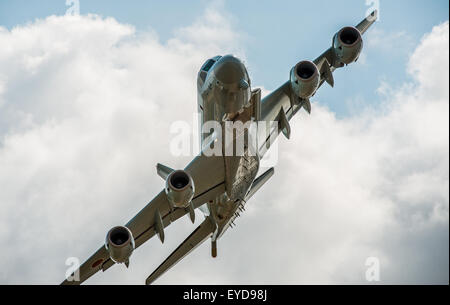 Una marina giapponese Kawasaki P-1 il pattugliamento marittimo aeromobili battenti presso il Royal International Air Tattoo 2015. Foto Stock