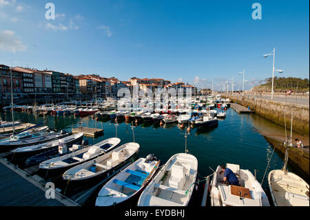 Natanti a Lekeitio Harbour, Paesi Baschi Foto Stock