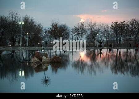 La scena del parco al crepuscolo in Sulaymaniyah, Kurdistan iracheno, Iraq Foto Stock