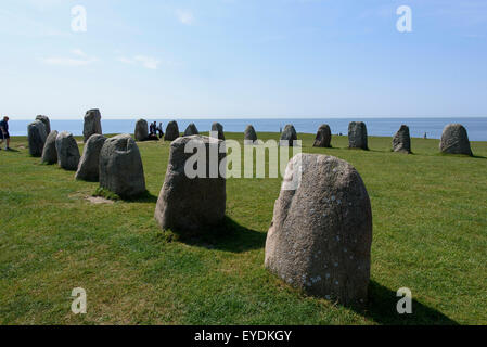 Impostazione di pietra Ales Stenar vicino a Kåseberga, provincia Skåne, Svezia Foto Stock