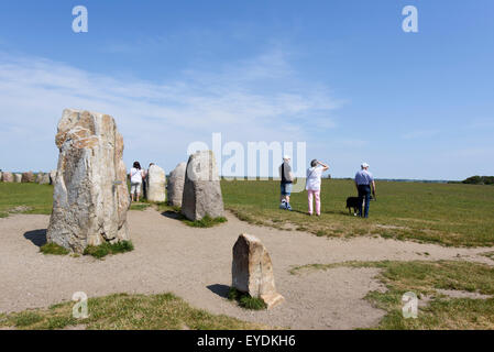Impostazione di pietra Ales Stenar vicino a Kåseberga, provincia Skåne, Svezia Foto Stock