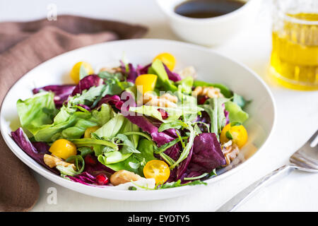 Il Radicchio con Rucola,noce e insalata di melograno Foto Stock