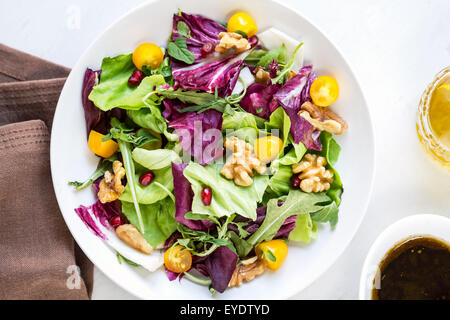 Il Radicchio con Rucola,noce e insalata di melograno Foto Stock