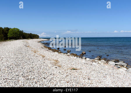 Spiaggia di faro Fårö Fyr sull isola Fårö vicino a Gotland, Svezia Foto Stock