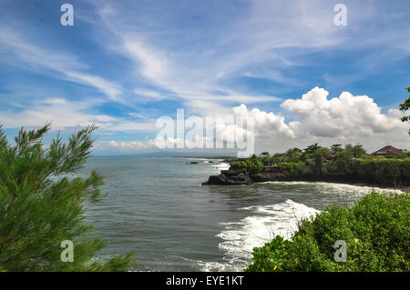 Costline Tanah Lot tempio complesso, nell isola di Bali Indonesia Foto Stock