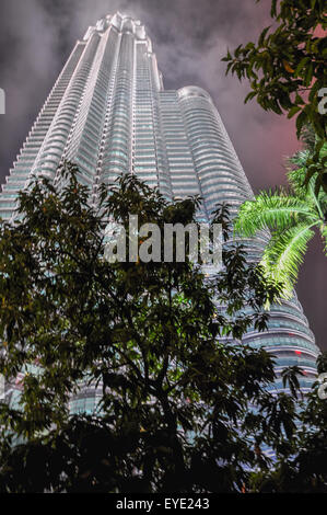 Kuala Lumpur, Malesia - Aprile 10,2011: vista generale delle Torri Gemelle Petronas il Apr 10, 2011 a Kuala Lumpur, Malesia. La towe Foto Stock