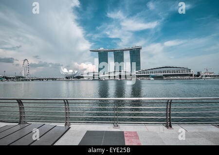 Singapore, Singapore - 31 Marzo 2011: il Marina Bay Sands Resort Hotel il Mar 31, 2011 a Singapore. Si tratta di un sistema integrato di resor Foto Stock