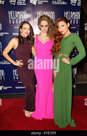 Sydney, Australia. Il 27 luglio 2015. Libby Asciak, Lucy Maunder e Erin Claire arrivano sul tappeto rosso. L annuale Helpmann Awards riconosce le conquiste dell'Australia live performance settori, compreso il teatro musicale e la musica contemporanea, commedia, cabaret, opera, musica classica, teatro, danza e teatro fisico. Capitol Theatre, 13 Campbell St, Haymarket. Credito: Richard Milnes/Alamy Live News Foto Stock