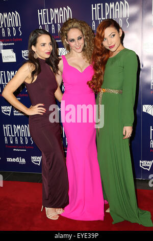 Sydney, Australia. Il 27 luglio 2015. Libby Asciak, Lucy Maunder e Erin Claire arrivano sul tappeto rosso. L annuale Helpmann Awards riconosce le conquiste dell'Australia live performance settori, compreso il teatro musicale e la musica contemporanea, commedia, cabaret, opera, musica classica, teatro, danza e teatro fisico. Capitol Theatre, 13 Campbell St, Haymarket. Credito: Richard Milnes/Alamy Live News Foto Stock