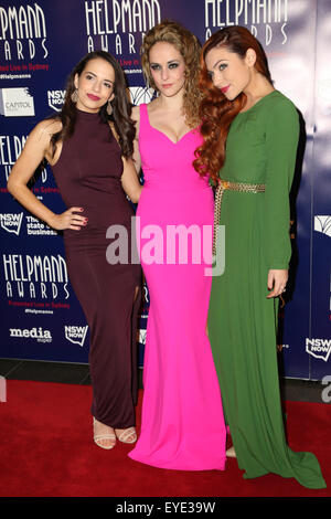 Sydney, Australia. Il 27 luglio 2015. Libby Asciak, Lucy Maunder e Erin Claire arrivano sul tappeto rosso. L annuale Helpmann Awards riconosce le conquiste dell'Australia live performance settori, compreso il teatro musicale e la musica contemporanea, commedia, cabaret, opera, musica classica, teatro, danza e teatro fisico. Capitol Theatre, 13 Campbell St, Haymarket. Credito: Richard Milnes/Alamy Live News Foto Stock