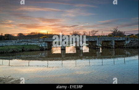 Granito Anancient clapper bridge St Breward su Bodmin Moor in Cornovaglia Foto Stock