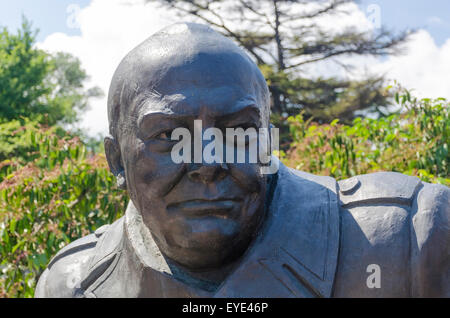 Yalta, Russia - 3 Luglio: apertura del monumento in onore del settantesimo anniversario della Conferenza di Yalta, il leader dei "Tre Grandi", tenutasi presso il palazzo di Livadia da 4 - 11 febbraio 1945. 2015 Foto Stock