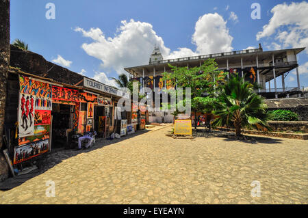 Il mercato dell'arte in Stone Town Zanzibar su agosto 29, 2011 in Stone Town, Tanzania. Foto Stock