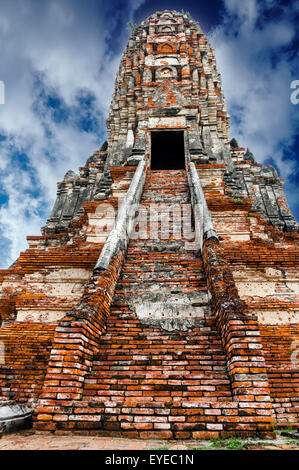 Vecchio tempio Wat Chai watthanaram nell antica Ayuttaya,Thailandia Foto Stock