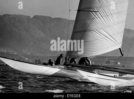 AJAXNETPHOTO. - 1978. PORTLAND, Inghilterra. - WEYMOUTH SPEED WEEK - Catamarano CROSSBOW II SULLA VELOCITÀ DI PORTLAND Harbour. Foto:JONATHAN EASTLAND/AJAX REF:1 WEY 78 Foto Stock