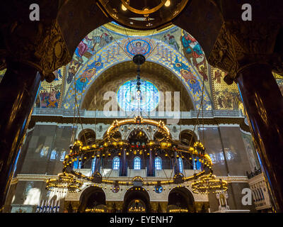 KRONSTADT, RUSSIA - Luglio 21, 2015: Neo-Byzantine Interni decorazione del Naval russo Cattedrale Ortodossa di San Nicola. Foto Stock