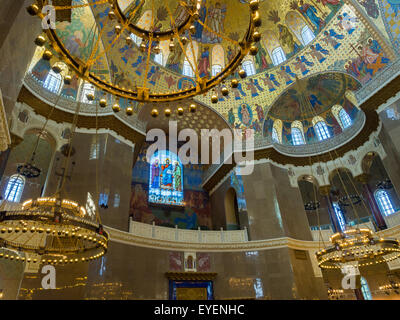 KRONSTADT, RUSSIA - Luglio 21, 2015: Neo-Byzantine Interni decorazione del Naval russo Cattedrale Ortodossa di San Nicola. Foto Stock