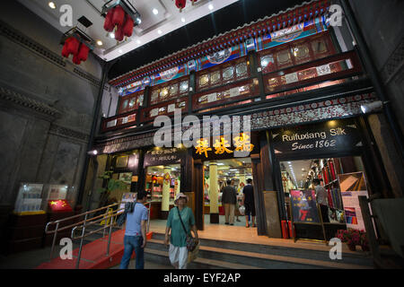 Seta Ruifuxiang shop, in Dashilar Street, a Pechino, Cina Foto Stock